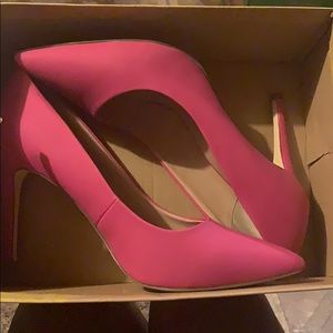 9/12 fuchsia heels